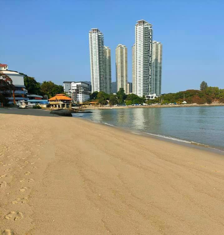 G&T'S Beach Front Villa Tanjung Bungah  Exterior foto
